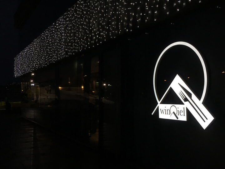 Logotypy 3D dla restauracji Winqiel w Warszawie