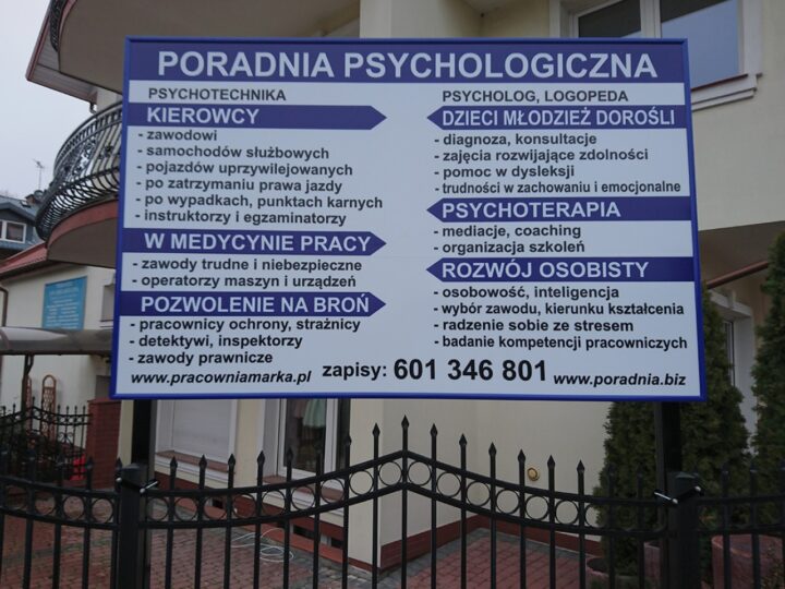 Kaseton reklamowy dla poradni psychologicznej w Starej Miłosnej – zdjęcie realizacji 2