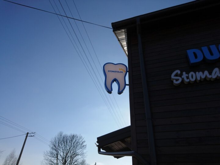 Plafon podświetlany dla Duo Dentica – zdjęcie realizacji 2