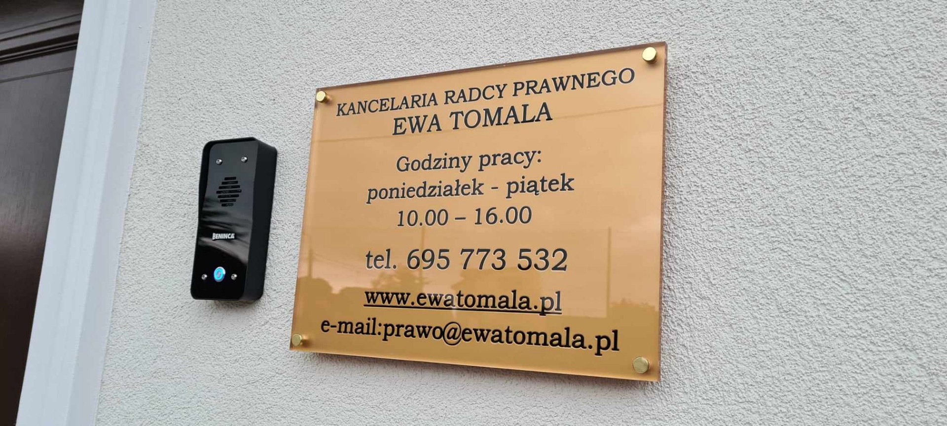 Szyldy, tablice i oznakowanie lokalu - przykład realizacji 4