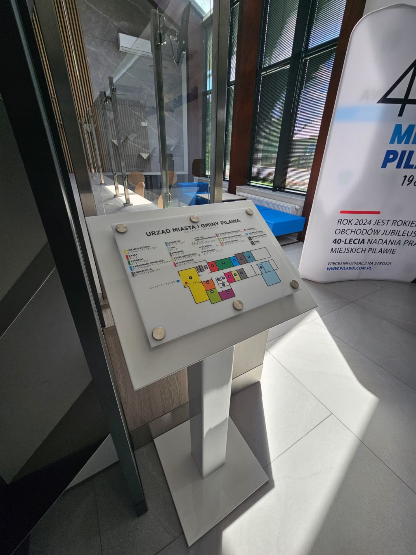 Szyldy, tablice i oznakowanie lokalu - przykład realizacji 15