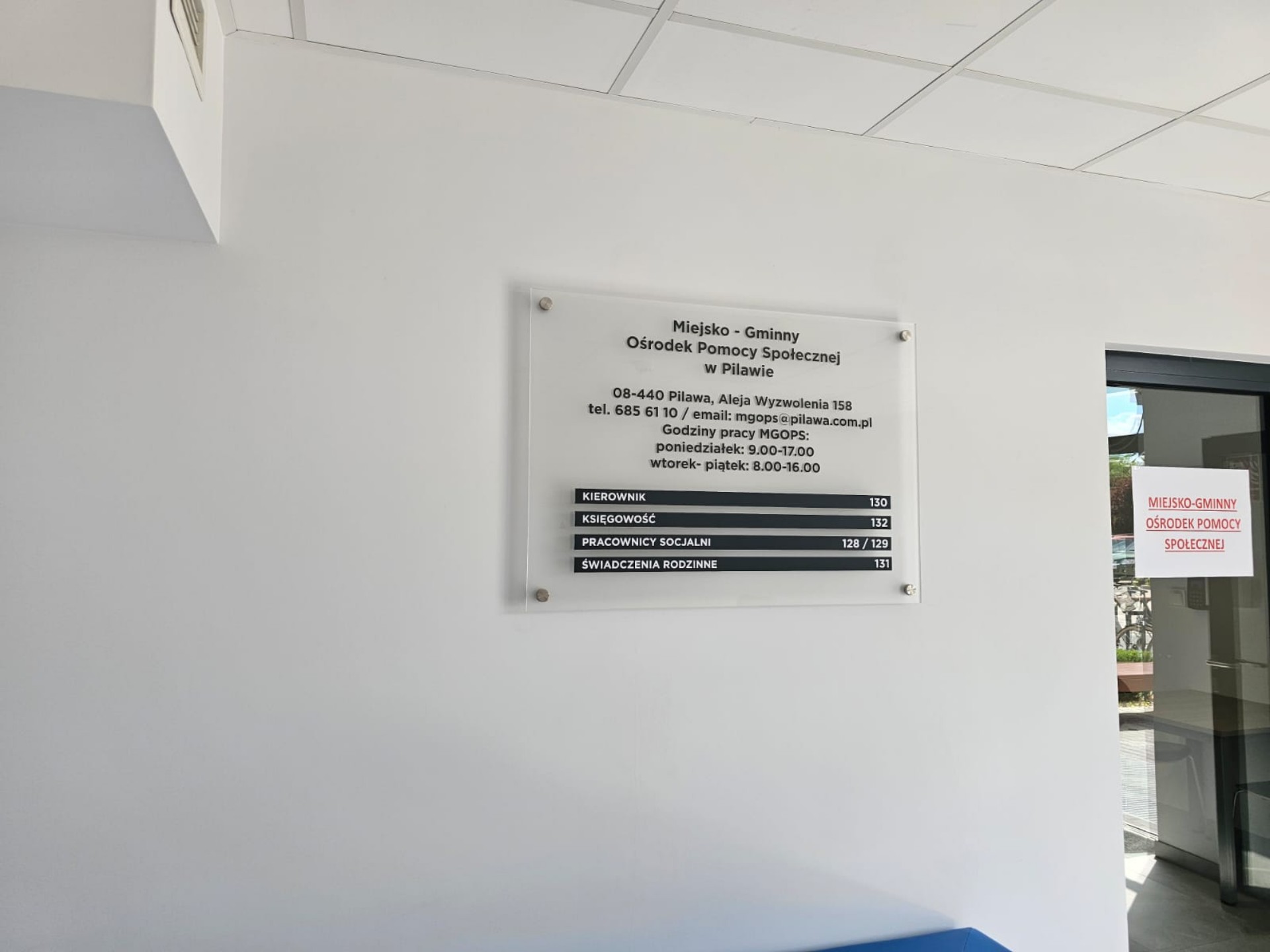 Szyldy, tablice i oznakowanie lokalu - przykład realizacji 18