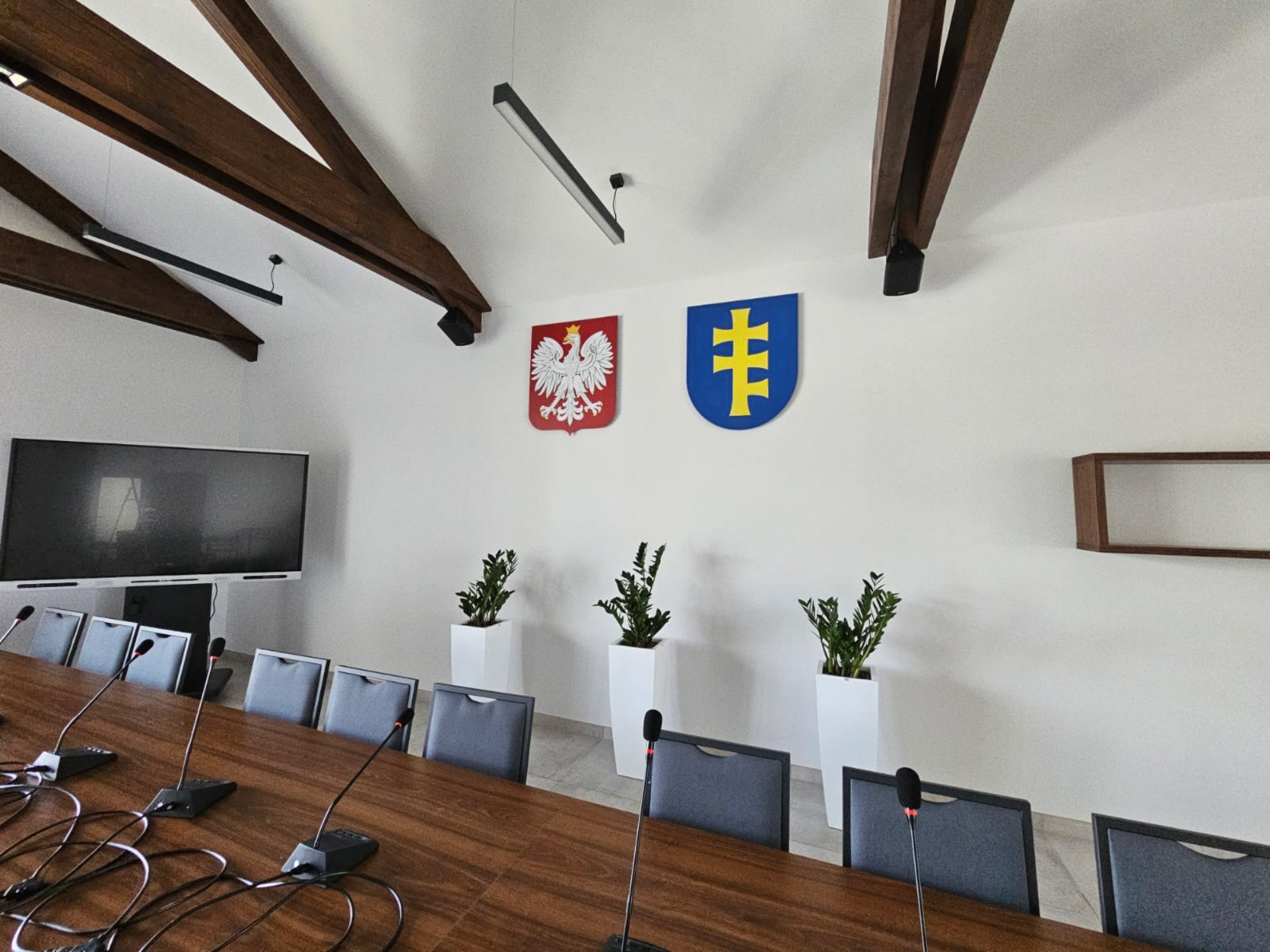 Szyldy, tablice i oznakowanie lokalu - przykład realizacji 19
