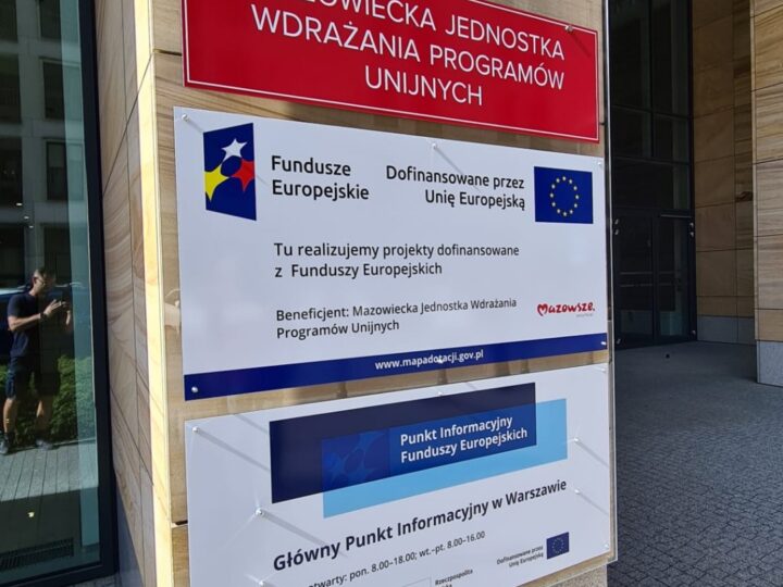 Szyldy, tablice i oznakowanie lokalu – realizacja 10