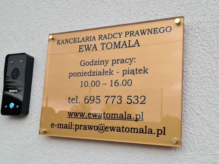 Szyldy, tablice i oznakowanie lokalu – realizacja 13