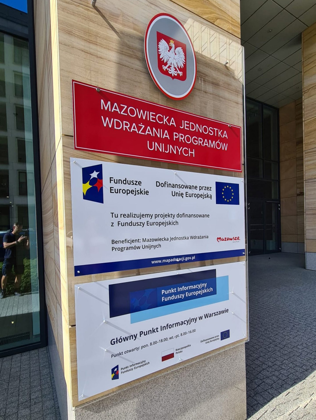 Szyldy, tablice i oznakowanie lokalu - przykład realizacji Neo Reklamy